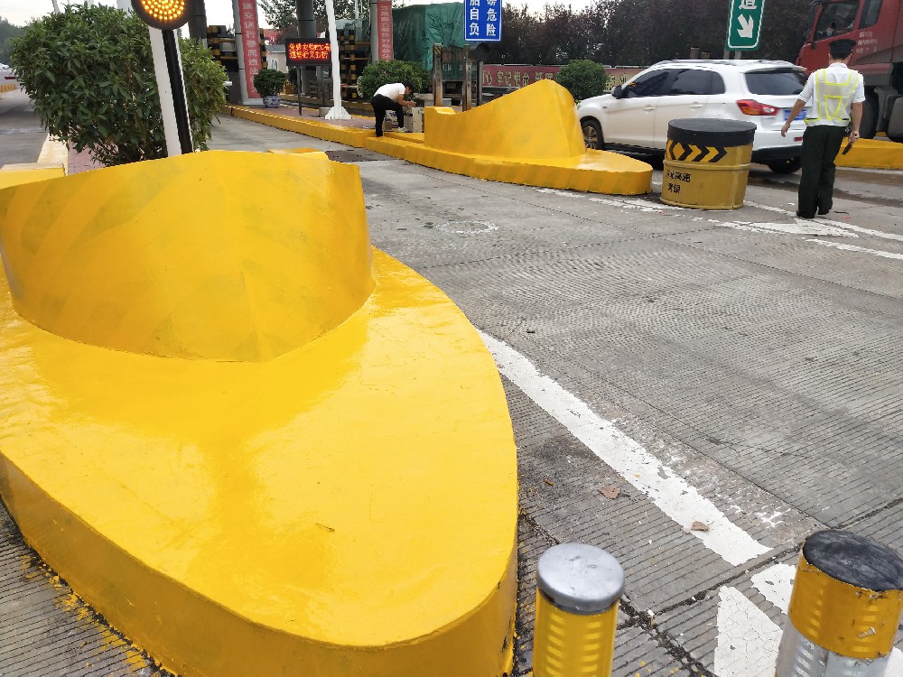 高速公路護欄維護的優選：醇酸防銹漆的領航者