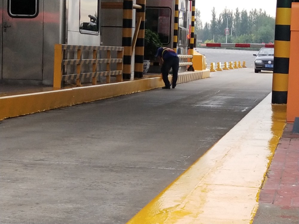 高速公路護欄維護新方案：醇酸防銹磁漆的卓越表現