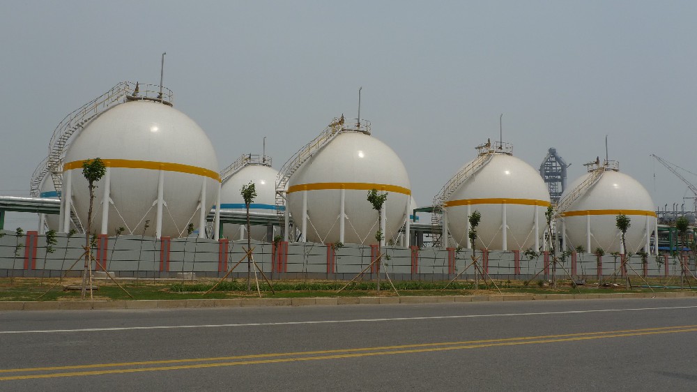 石油化工設備刷新維護的優選：醇酸防銹漆的卓越表現