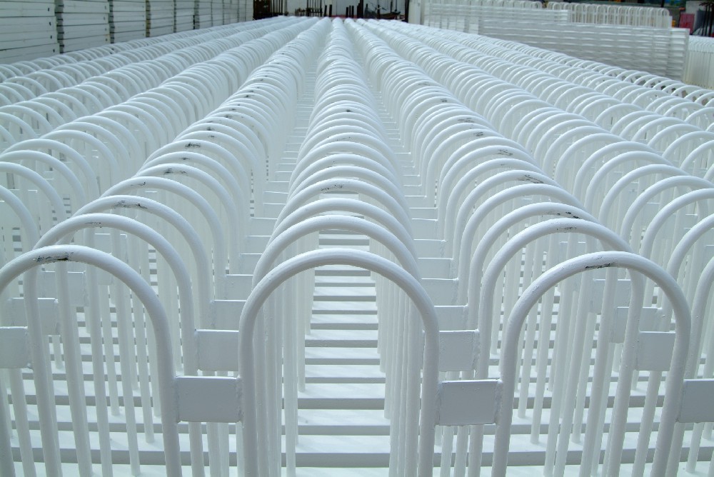 打造絢麗欄桿，醇酸工業高光磁漆的優選之道