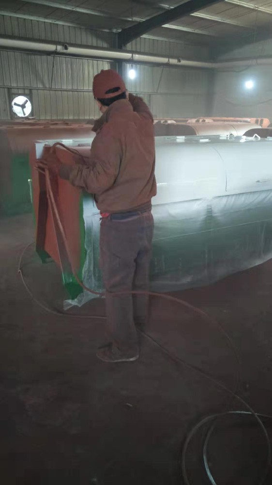 玻璃鋼防護(hù)新方案，晨虹醇酸防銹磁漆引領(lǐng)耐用潮流