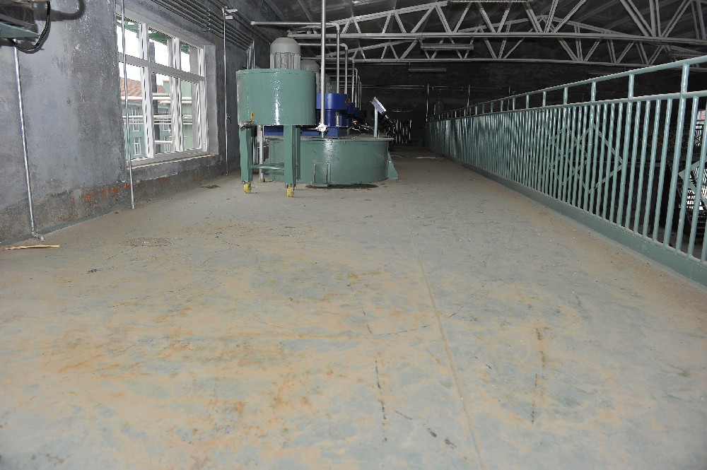 瓷磚維護的優選之道：晨虹醇酸調和漆，守護家居美觀