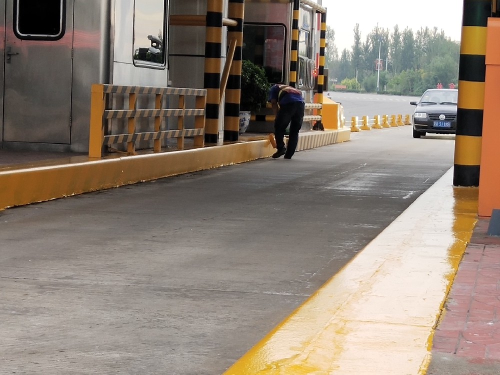 高速公路護欄煥新顏：晨虹醇酸改裝汽車漆，守護道路安全的色彩衛(wèi)士